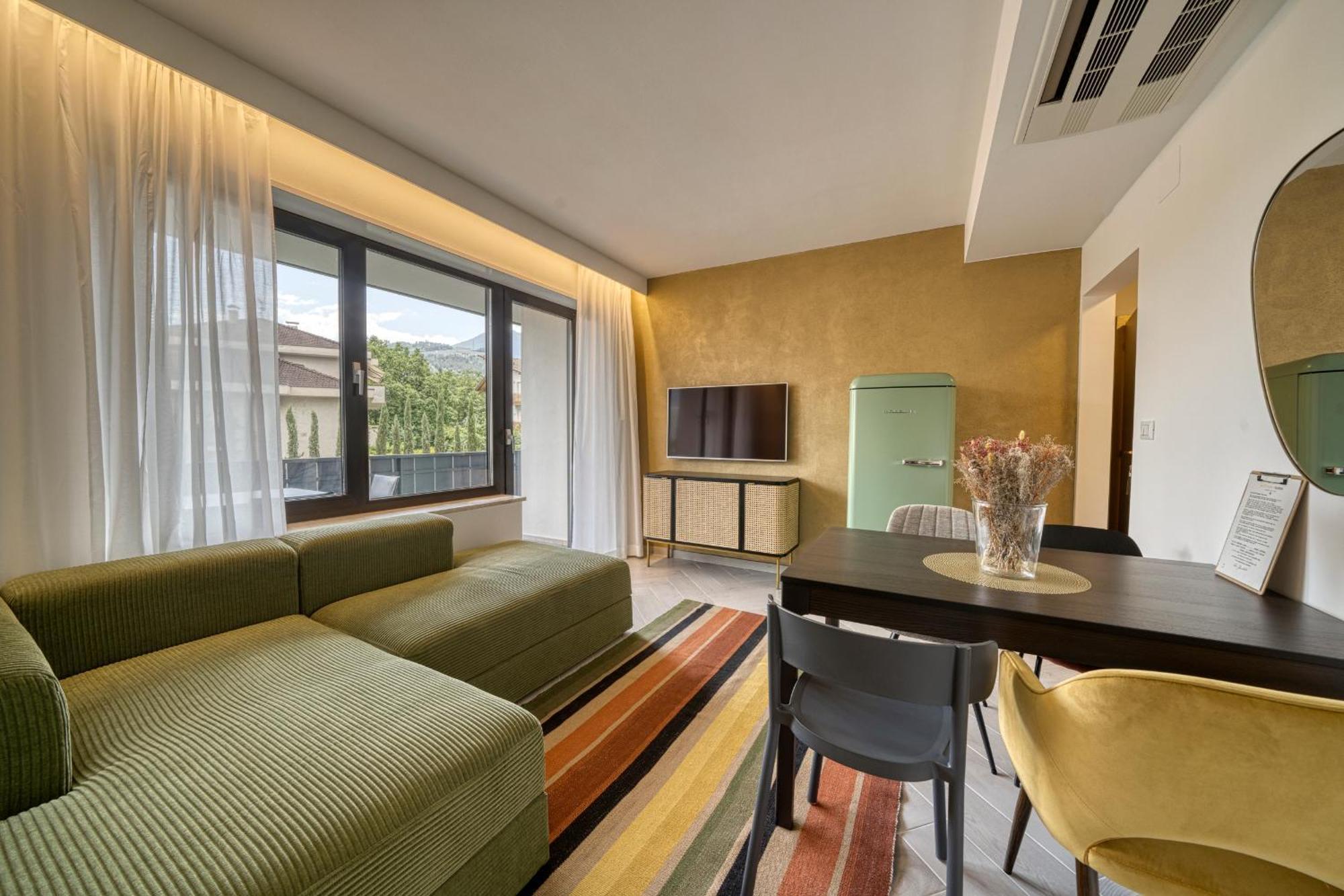 Goldfinger + Suites Лана Екстериор снимка