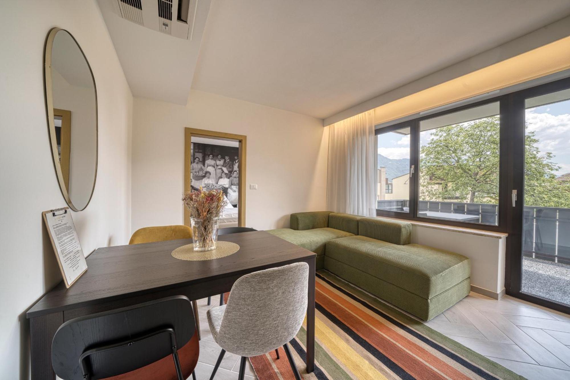 Goldfinger + Suites Лана Екстериор снимка