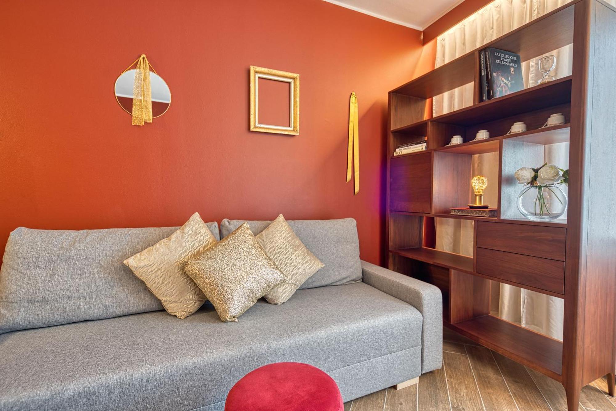 Goldfinger + Suites Лана Стая снимка